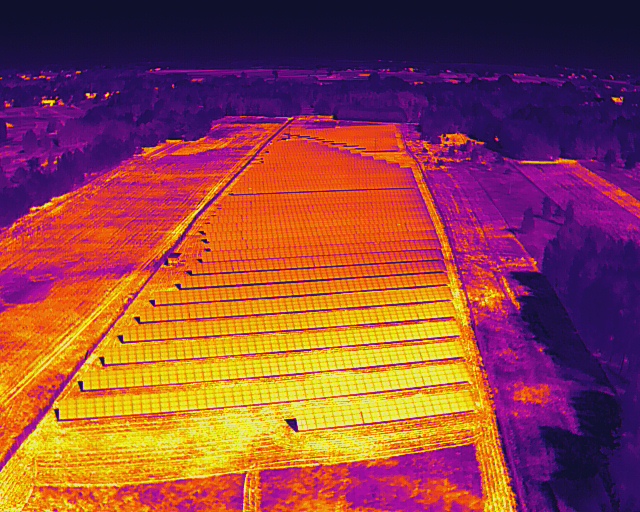 Farma fotowoltaiczna z drona